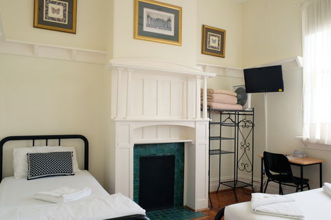 Hotel Claremont Guest House - Tourism Caloundra 2