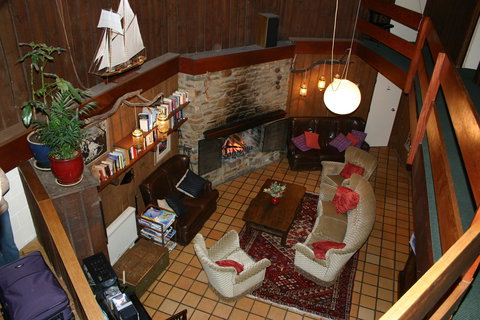 Kasees Apartments And Mountain Lodge - Tourism Caloundra 2