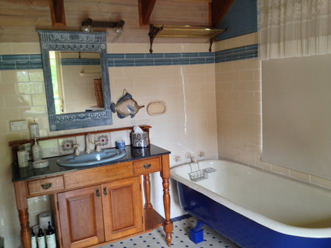 Longbeach Clifftop Retreat - Tourism Caloundra 2