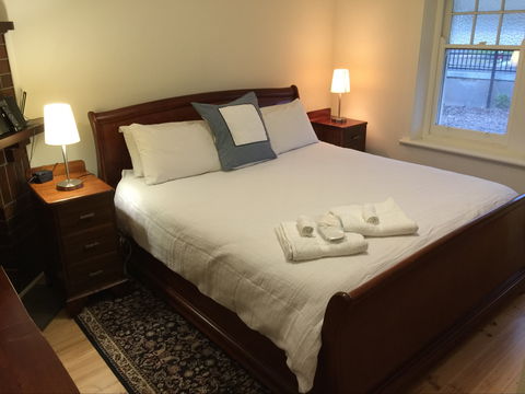 MacDonnell House, Naracoorte - Tourism Caloundra 1