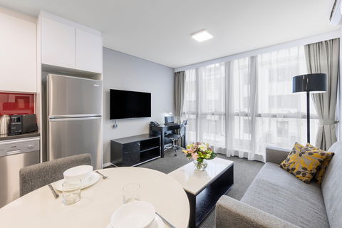 Meriton Suites Adelaide Street, Brisbane - Tourism Caloundra 2