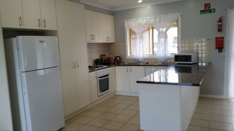Numurkah Self Contained Apartments - Tourism Caloundra 2