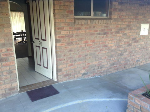 Paradise Lakes Motel - Tourism Caloundra 1