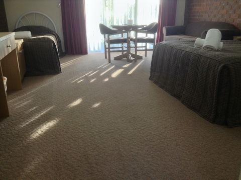 Paradise Lakes Motel - Tourism Caloundra 2