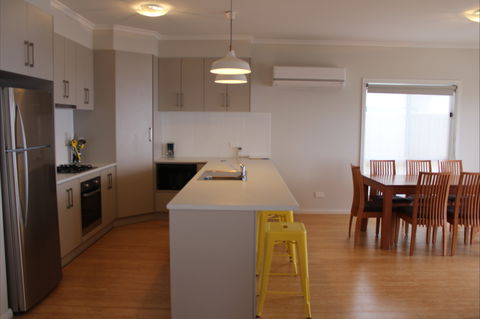 Pelican Place - Tourism Caloundra 0