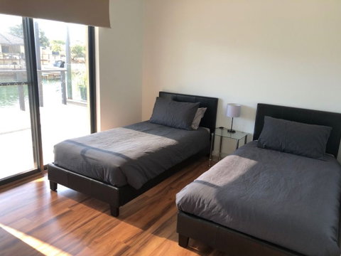 Port Bouvard Retreat - Large Family Friendly Canal Home With Private Jetty - Tourism Caloundra 2