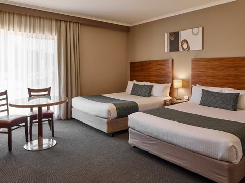 Quality Hotel Dickson - Tourism Caloundra 1
