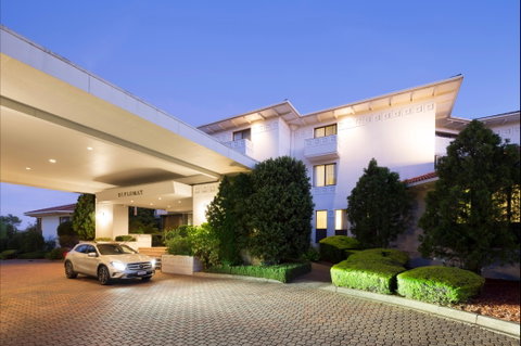 Ramada By Wyndham Diplomat Canberra - Tourism Caloundra 0