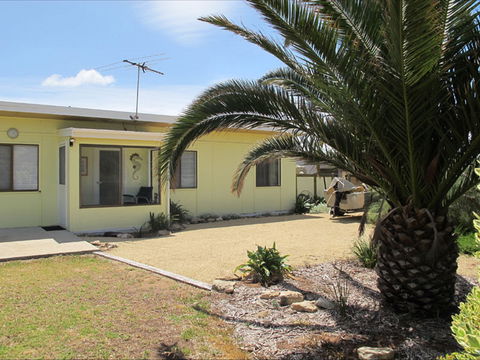 Seahorse Beach Shack - Tourism Caloundra 0