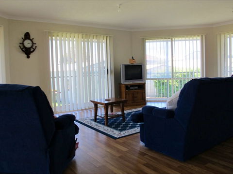 Sims Holiday Home - Tourism Caloundra 1