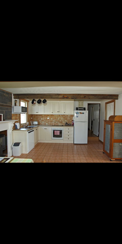 Stable Cottage - Tourism Caloundra 2