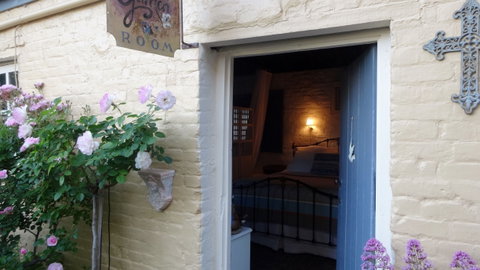 The Globe Inn - Tourism Caloundra 2