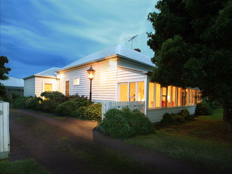 The Lonsdale Palms - Tourism Caloundra 0
