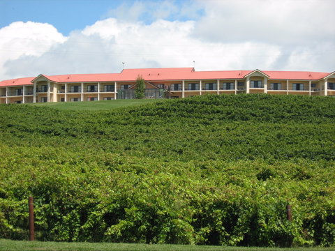 Turners Vineyard Motel - Tourism Caloundra 0