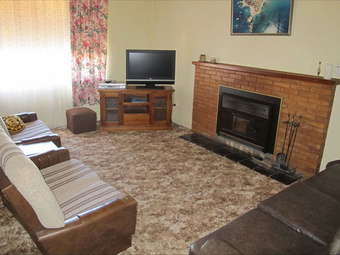 Walters Holiday Home - Tourism Caloundra 1