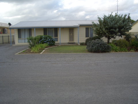 Yandra Beach House - Tourism Caloundra 0