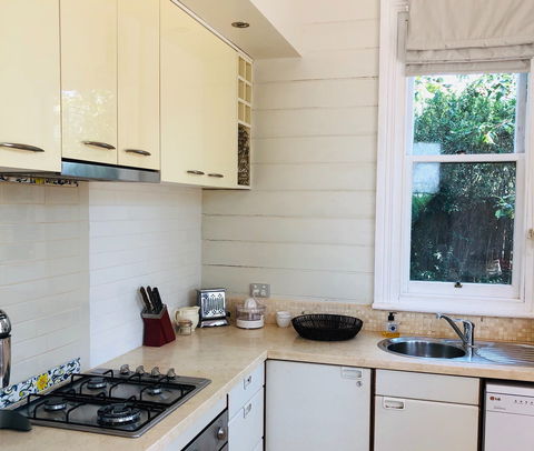 1880s Kananook Heritage House - Tourism Caloundra 2