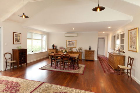 Great Southern Outback Tours & Accommodation - Tourism Caloundra 3