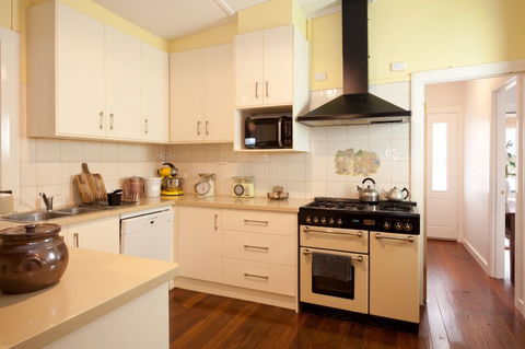 Great Southern Outback Tours & Accommodation - Tourism Caloundra 4
