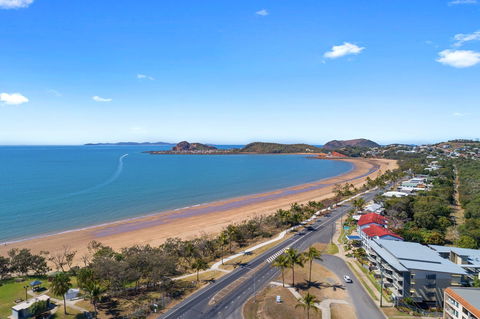 Beaches On Lammermoor Apartments - Tourism Caloundra 2