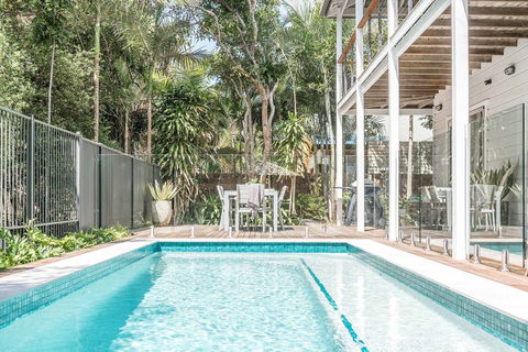 Beach Chalet - Tourism Caloundra 0