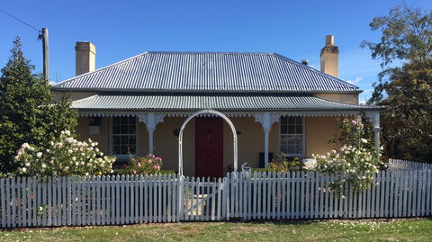 Bellamona - Cosy Georgian Cottage - Tourism Caloundra 0