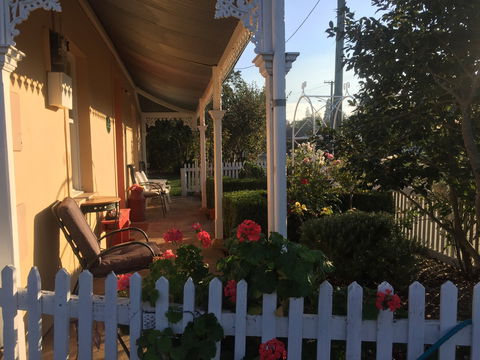 Bellamona - Cosy Georgian Cottage - Tourism Caloundra 1