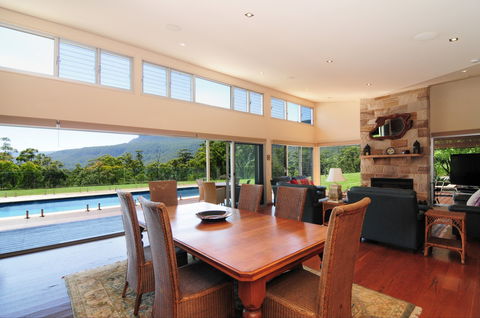 Bottlebrush Lodge - Tourism Caloundra 1