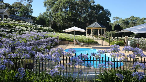 Brice Hill Country Lodge - Tourism Caloundra 0
