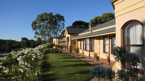 Brice Hill Country Lodge - Tourism Caloundra 1