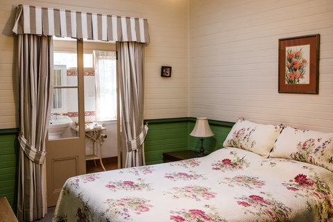 Capers Cottage - Tourism Caloundra 1