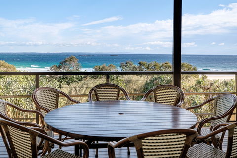 Claytons On Cylinder Beach Front Apartments - Tourism Caloundra 2