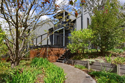 Cloudsong Chalets - Tourism Caloundra 0