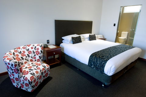 Commodore On The Park - Tourism Caloundra 1