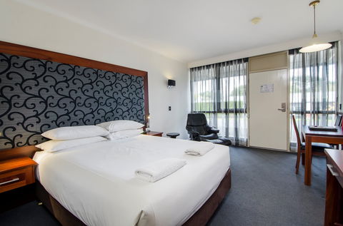 Commodore On The Park - Tourism Caloundra 2