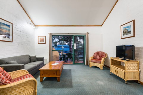 Cottesloe Beach Chalets - Tourism Caloundra 1