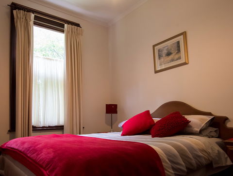 Creek Cottage Walhalla - Tourism Caloundra 1