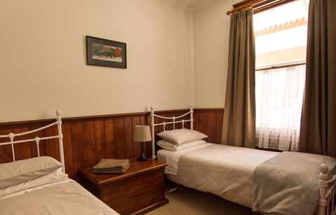 Creek Cottage Walhalla - Tourism Caloundra 2