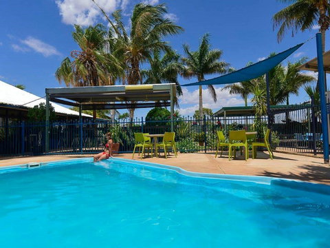 Devils Marbles Hotel - Tourism Caloundra 0