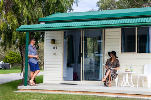 Glen Villa Resort - Tourism Caloundra 0