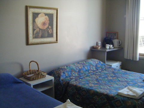 Imperial Hotel Cowra - Tourism Caloundra 1