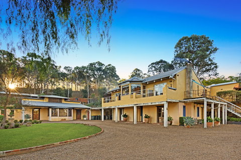 I Villini Estate - Tourism Caloundra 0