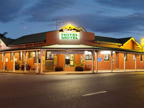 Lamington Hotel Motel - Tourism Caloundra 0