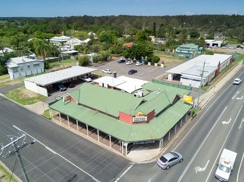 Lamington Hotel Motel - Tourism Caloundra 1