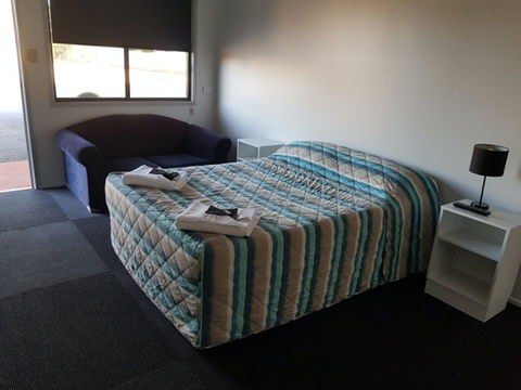 Lamington Hotel Motel - Tourism Caloundra 2