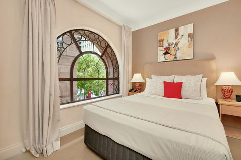 Manor Apartment Hotel - Tourism Caloundra 1