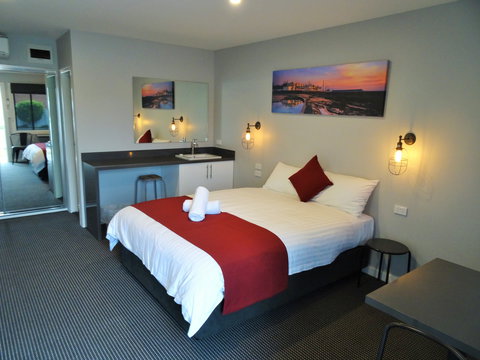 Merewether Motel - Tourism Caloundra 1