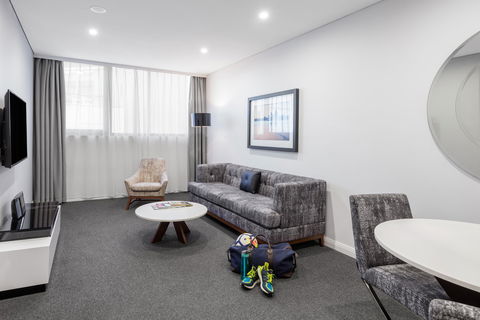 Meriton Suites North Sydney - Tourism Caloundra 2