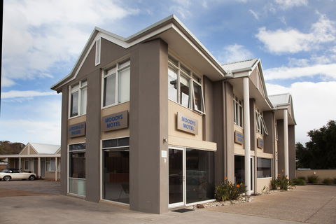 Moody's Motel - Tourism Caloundra 0