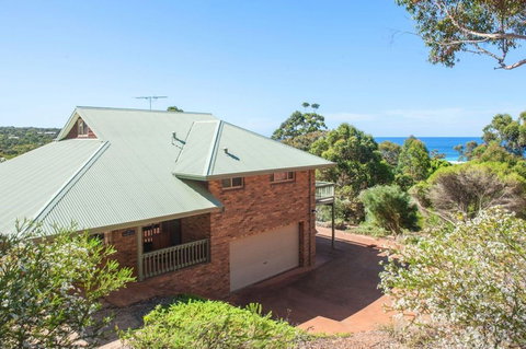 Ocean House - Tourism Caloundra 0